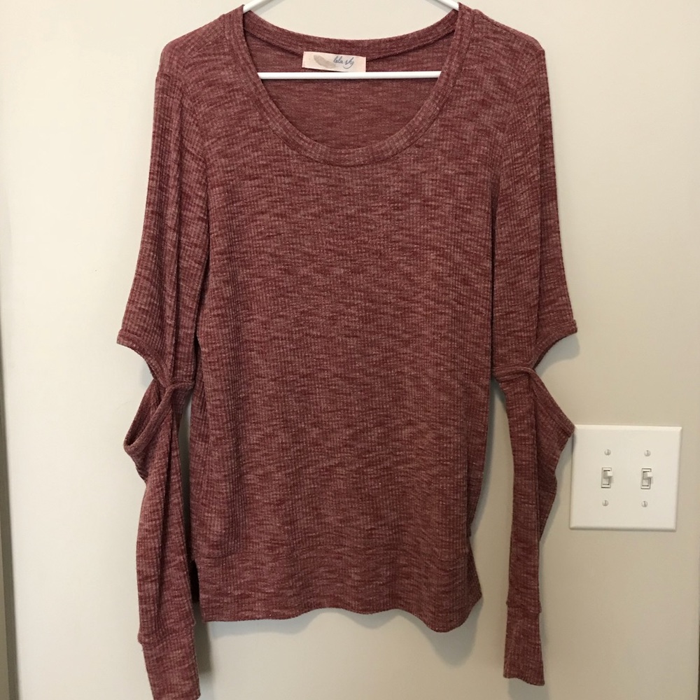 Long-sleeve top with elbow cut out